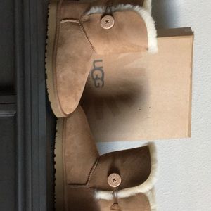 New UGG boots, Size 7 in Chestnut Suede